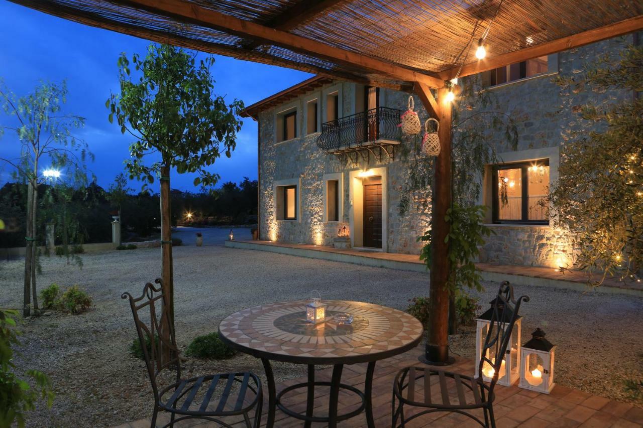Casale Madeccia Guest House Sonnino Exterior foto