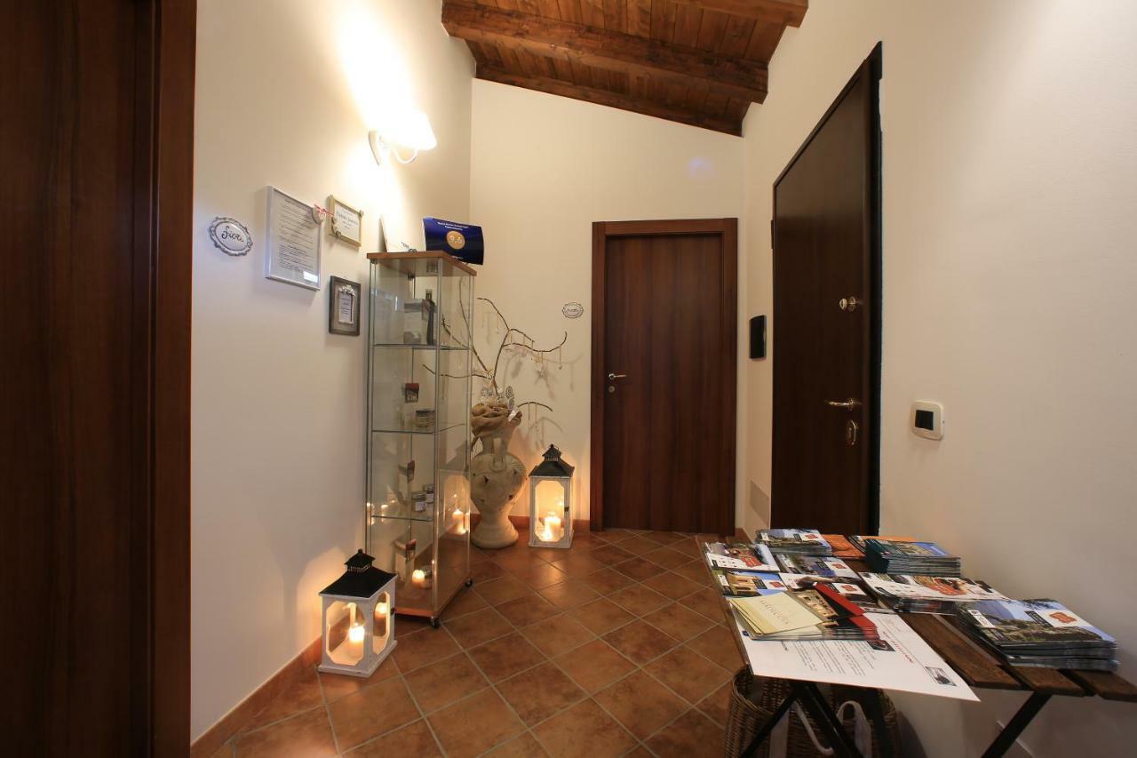 Casale Madeccia Guest House Sonnino Exterior foto
