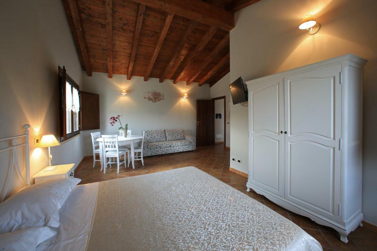Casale Madeccia Guest House Sonnino Exterior foto