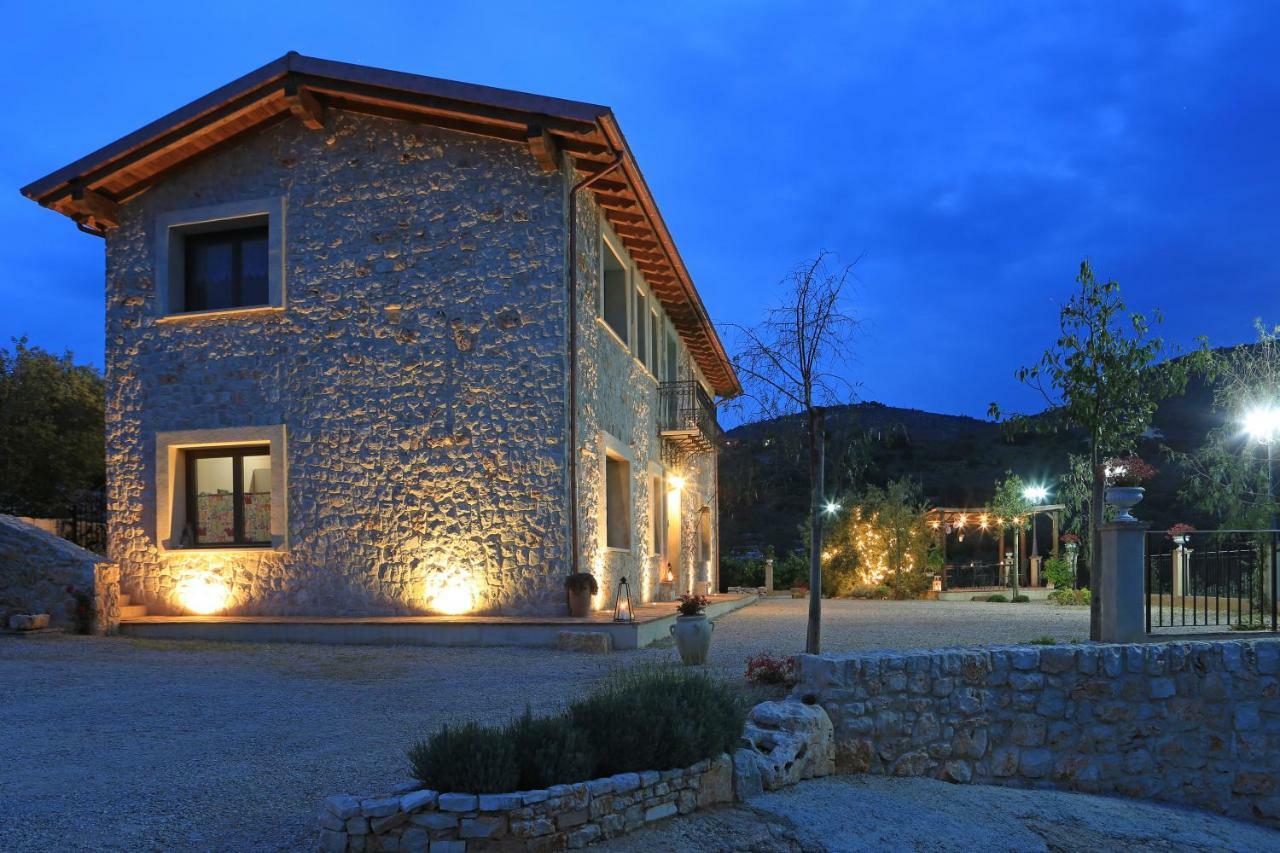 Casale Madeccia Guest House Sonnino Exterior foto