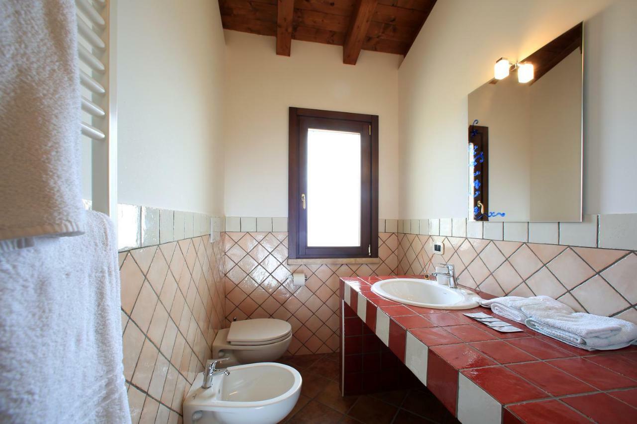 Casale Madeccia Guest House Sonnino Exterior foto