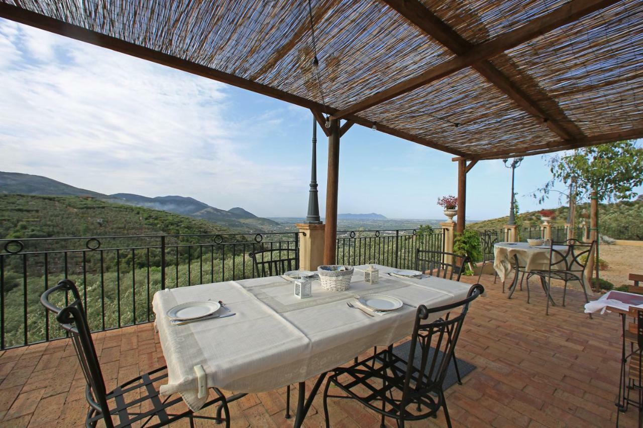 Casale Madeccia Guest House Sonnino Exterior foto