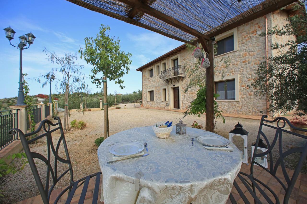 Casale Madeccia Guest House Sonnino Exterior foto