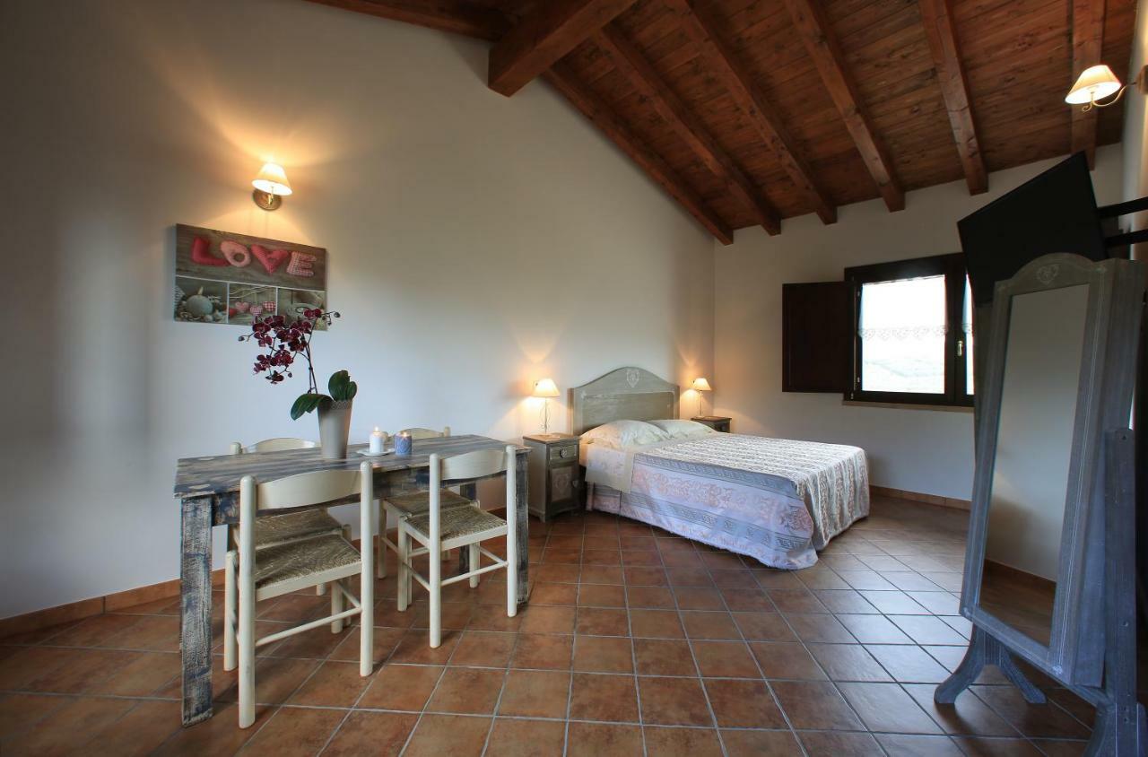 Casale Madeccia Guest House Sonnino Exterior foto